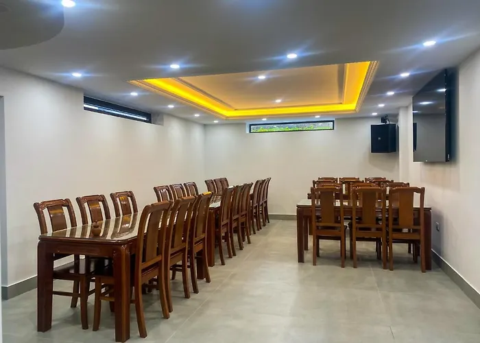 Hotel Phuong Hoang - Be Boi, Phong Karaoke, San Pickleball, Xe Dia Hinh, Xe Dap Doi
