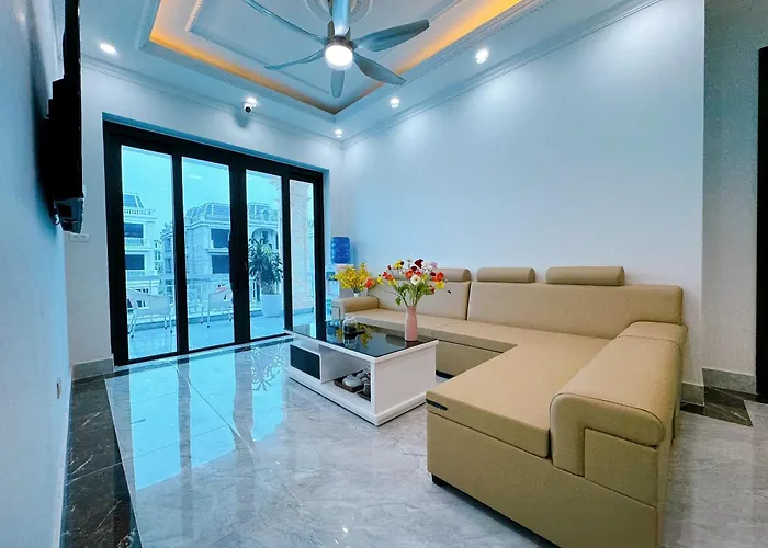 Hotel Phuong Hoang - Be Boi, Phong Karaoke, San Pickleball, Xe Dia Hinh, Xe Dap Doi *