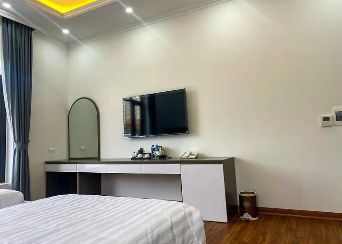 Hotel Phuong Hoang - Be Boi, Phong Karaoke, San Pickleball, Xe Dia Hinh, Xe Dap Doi